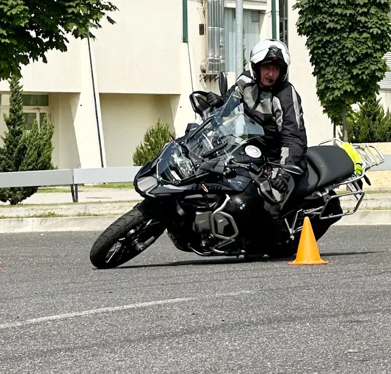 SAFERIDE HALADÓ VEZETÉSTECHNIKAI KÉPZÉS VESZPRÉM CONTINENTAL TESZTPÁLYA (2026.04.11)